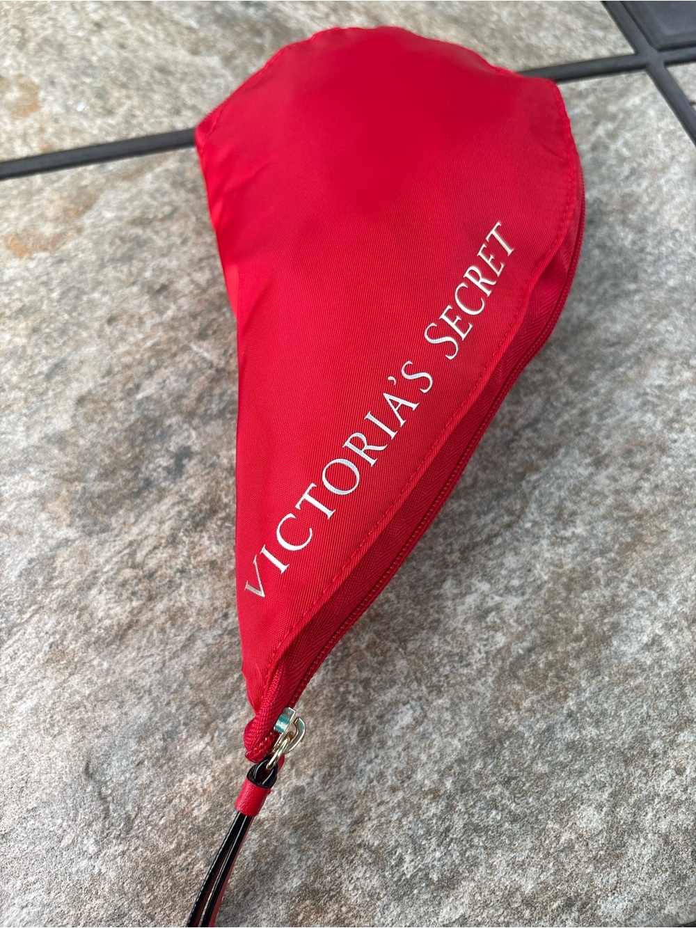 Victoria's Secret Red Heart Zip-Top Foldable Tote with heart pouch - Picture 8 of 11